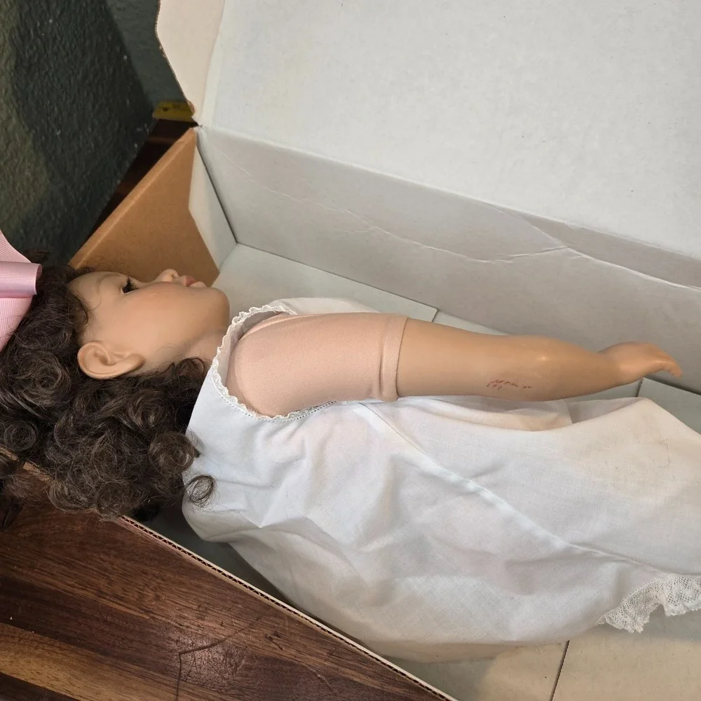 My Twinn Doll Beauty Brown Brunette Curly Hair Adorable Rare Htf w box & clothes